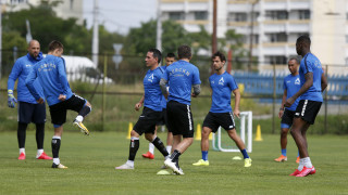 Футболистите на Левски проведоха сутрешната си тренировка пред погледа на