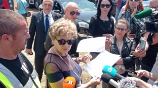 Регионалният министър завари техника като на изложение на АМ "Хемус"