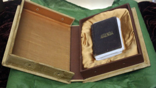 Хиляди българи дойдоха да се поклонят пред тефтерчето на Апостола