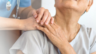 FDA на САЩ се сблъсква с нарастваща критика заради одобрението на лекарство против Алцхаймер