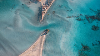 Независимо дали обичаме скалистата стена като фон на нашето туристическо