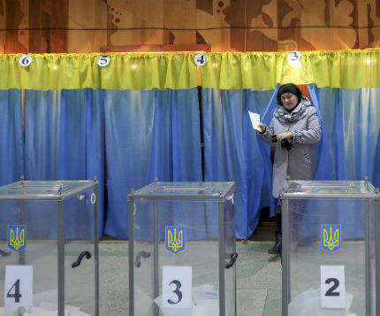 Ниска изборна активност в Украйна, социолози вещаят големи изненади