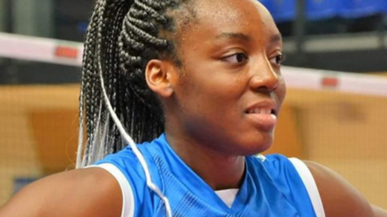 Италианската волейболистка Джулия Итума е загинала, след като е паднала