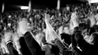 Изборни неволи и футболни страсти