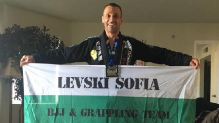 Футболният Левски поздрави български боец