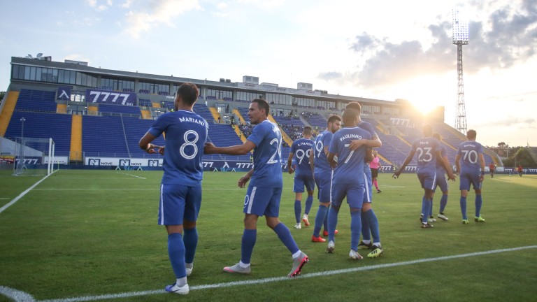 Феновете на Левски с шанс да пътуват с отбора за Кипър 