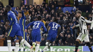 Централният защитник на Челси Трево Чалоба подписа нов договор съобщиха