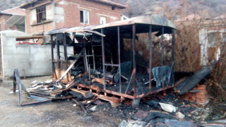 Мъж загина в горящ фургон край Сандански