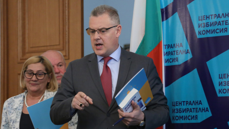 13 партии, 8 коалиции и 6 независими кандидати се борят за европарламента в България