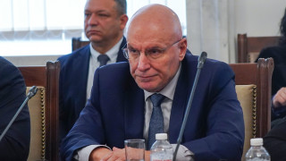 Депутатите не пуснаха управителят на БНБ Димитър Радев да докладва