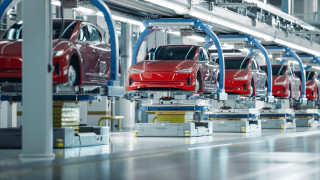 Продажбите на Tesla в Европа намаляват, каква е тенденцията в България?