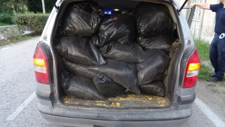 Откриха 53 кг контрабанден тютюн в колата на перничанин