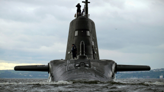 Великобритания увеличава броя на ядрените си бойни глави на Trident