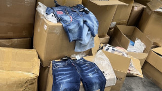 Пресякоха контрабанда на 20 000 "маркови" дрехи с унгарски тир през "Капитан Андреево"