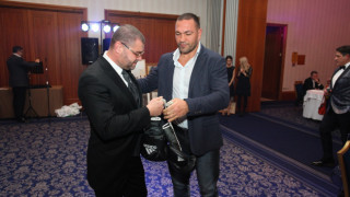 Ръкавици на Кубрат Пулев и тениски на Григор Димитров и Йордан Йовчев бяха продадени на благотворителен търг