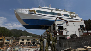 Япония търси останки от трупове