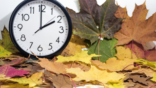 В 4 часа сутринта на 28 октомври връщаме стрелките на