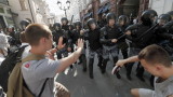  Над 1000 задържани и полицейско принуждение на митинг в Москва 