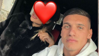 Футболист №1 на миналата година Кирил Десподов показа жената до