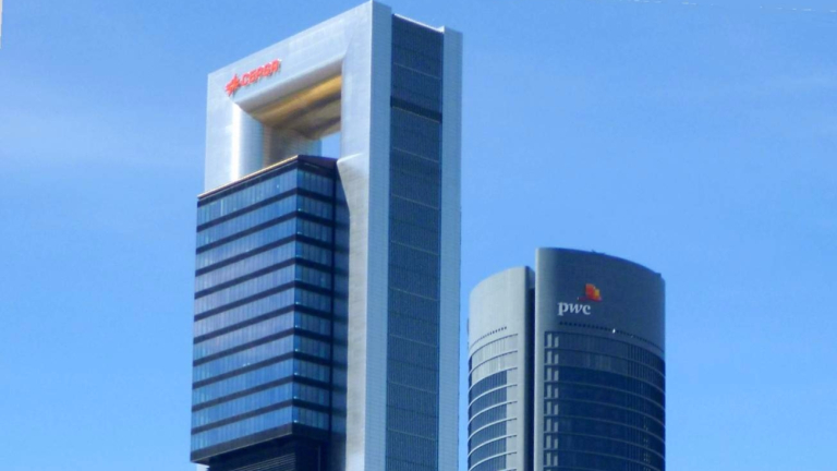 Най-богатият човек в Европа си купи този небостъргач за почти €500 милиона