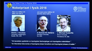 Трима британци си поделят Нобела за физика за 2016 г.