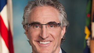 Губернаторът на Северна Дакота Дъг Бъргъм се очаква да обяви