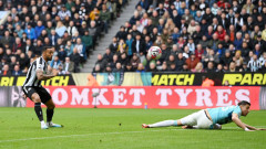 Основен нападател на Нюкасъл подписа нов договор с клуба