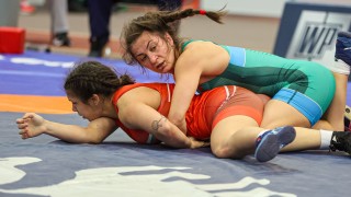 Евелина Николова записа две бързи победи и стана първа на