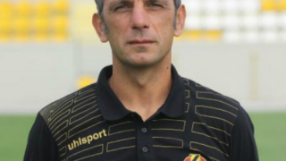 Първата треньорска глава в "А" група хвръкна