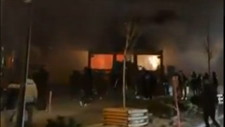 Десетки хора вероятно са загинали а около 100 са ранени