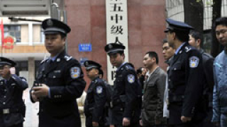 Въоръжени мъже убиха 33 души на гара в Китай