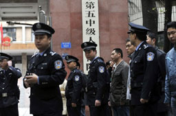 Мъж рани 26 деца в детска градина в Китай