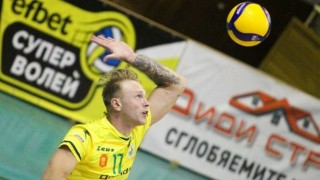 Шампионът Нефтохимик привлече нов разпределител