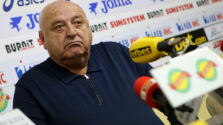 Венци Стефанов предупреди: УЕФА гледа, не бива да месим футбола с политиката!