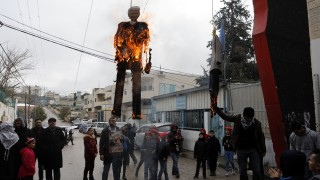 Протестиращи палестинци щурмуваха бизнес среща на Витлеемската търговско промишлена палата и