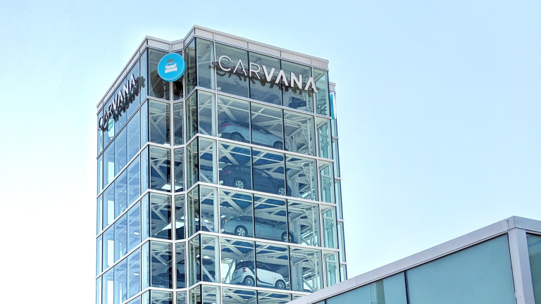 Американската компания Carvana, която се занимава с търговия с коли