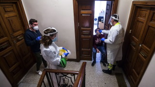 Още 827 починали свързани с новия коронавирус COVID 19 са регистрирани