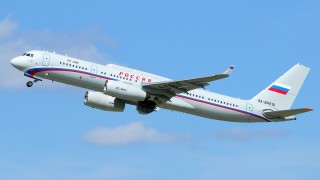 Русия пренасочва производството на специалния Ту-214 за пътнически превози