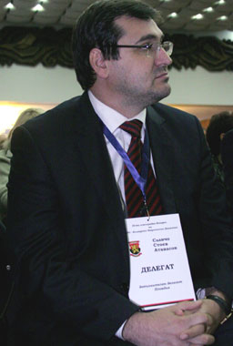 Атанасов се оттегля от ВМРО, но след Каракачанов 