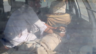 Броят на загиналите при самоубийствената атака срещу протестиращи в Източен