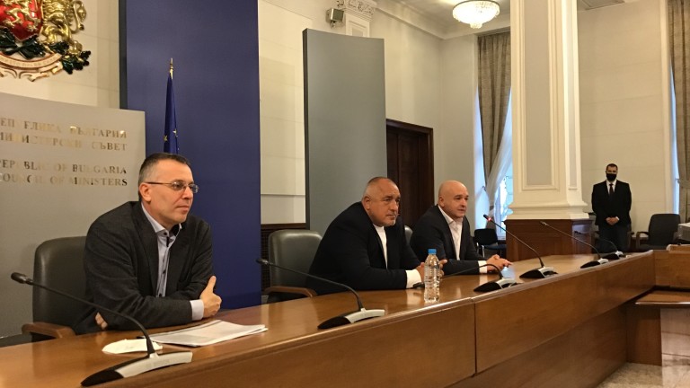 Генералът си е жив и здрав. Това обяви на брифинг