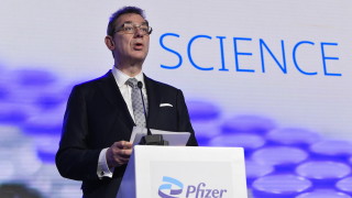 Pfizer очаква годишна ваксинация за връщане на света към нормален живот