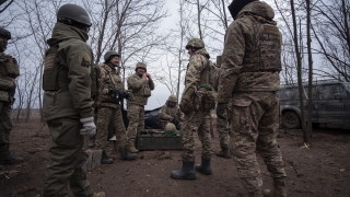 От горящите петролни рафинерии до забавящото се наземно настъпление —