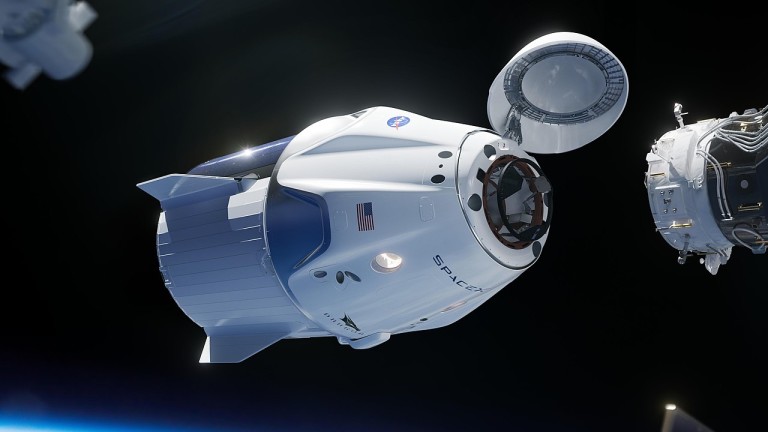 Първият полет с астронавти на SpaceX може да се осъществи през 2020 година