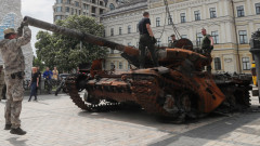 На полски площад показват повредени от войната руски танкове