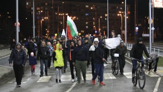 Протестиращи блокираха кръговото движение в пернишкия квартал Изток на