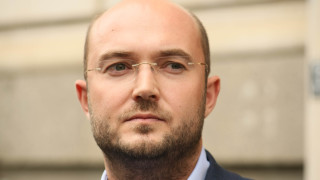 Държа да кажа на собствениците на автокъщата че никой не