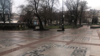 Барът пред Народния театър в София е премахнат, но собственикът обжалва в съда