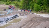 Румъния се бори да спаси наводнена солна мина