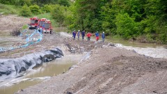 Румъния се бори да спаси наводнена солна мина